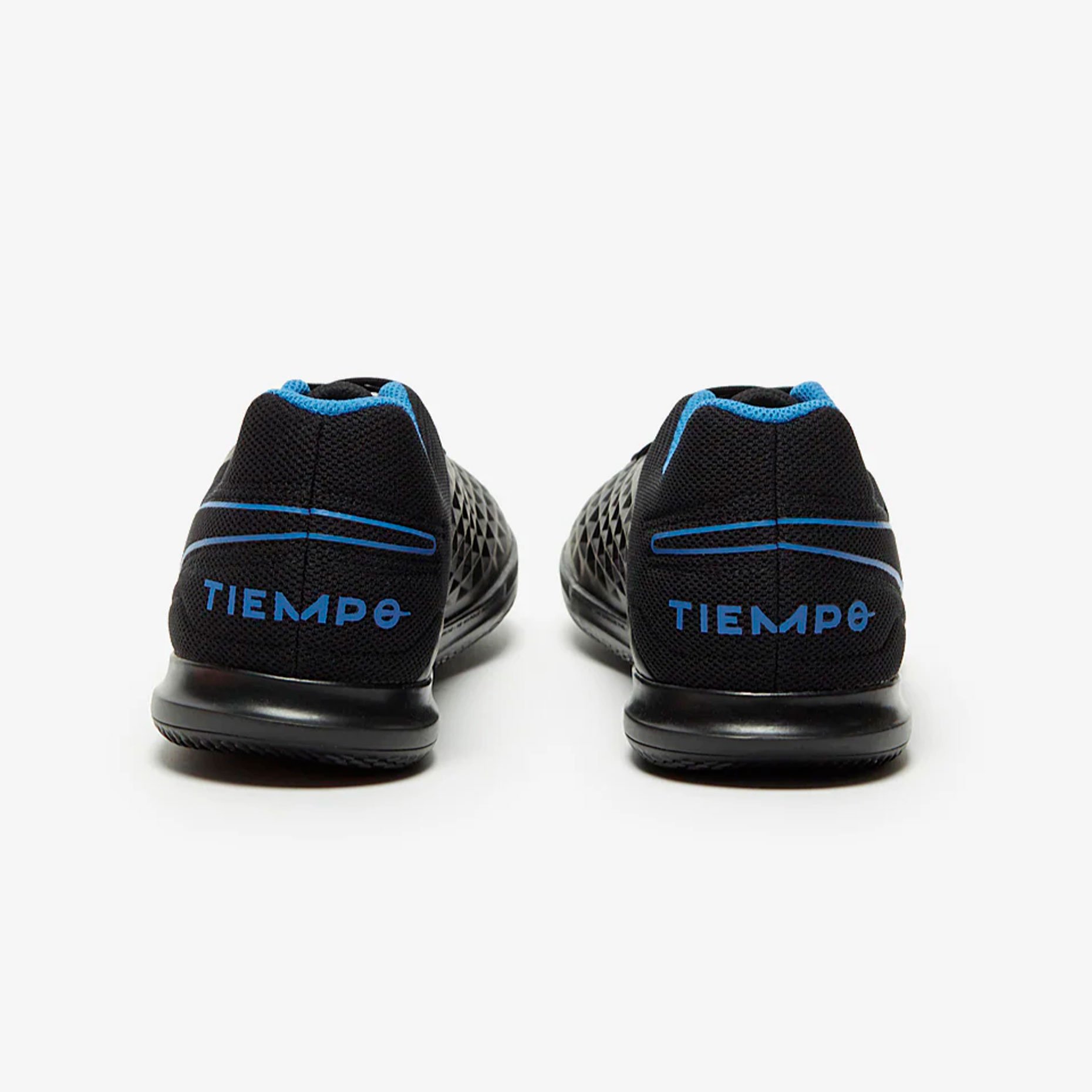 Игровая обувь для зала Nike Tiempo Legend 8 Club IC