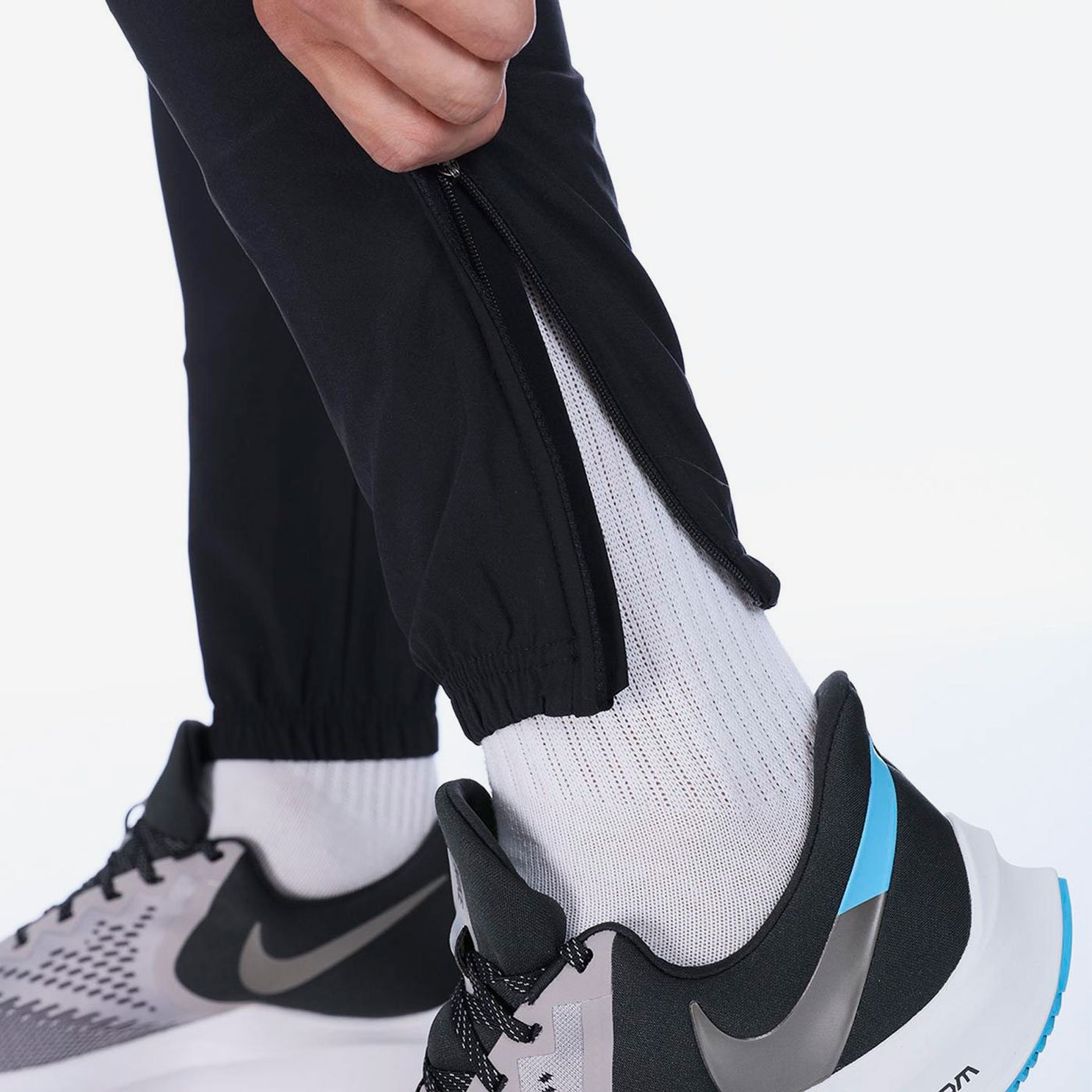 Nike Phenom Essential Woven Pant BV4833 010 Footballmania