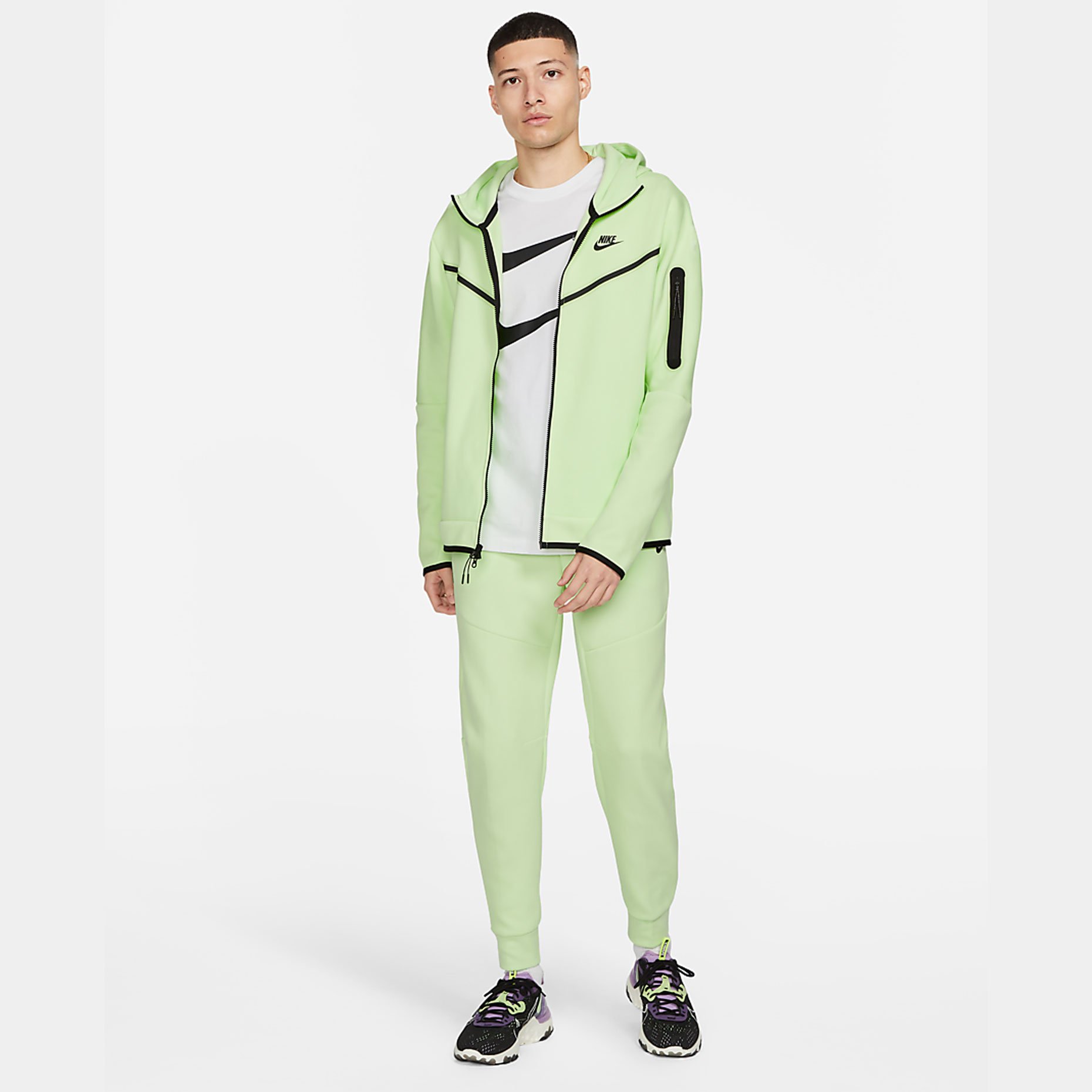 Nike sportswear tech fleece green hotsell