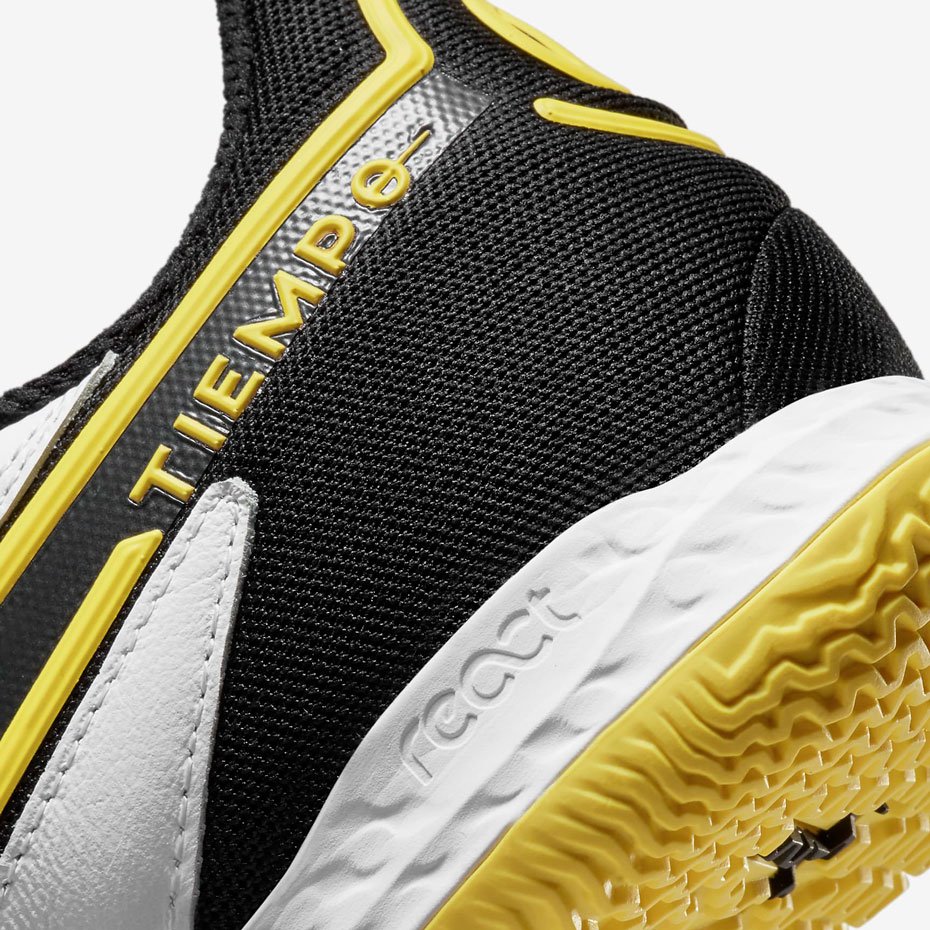 Игровая обувь для зала Nike React Tiempo Legend 9 Pro IC