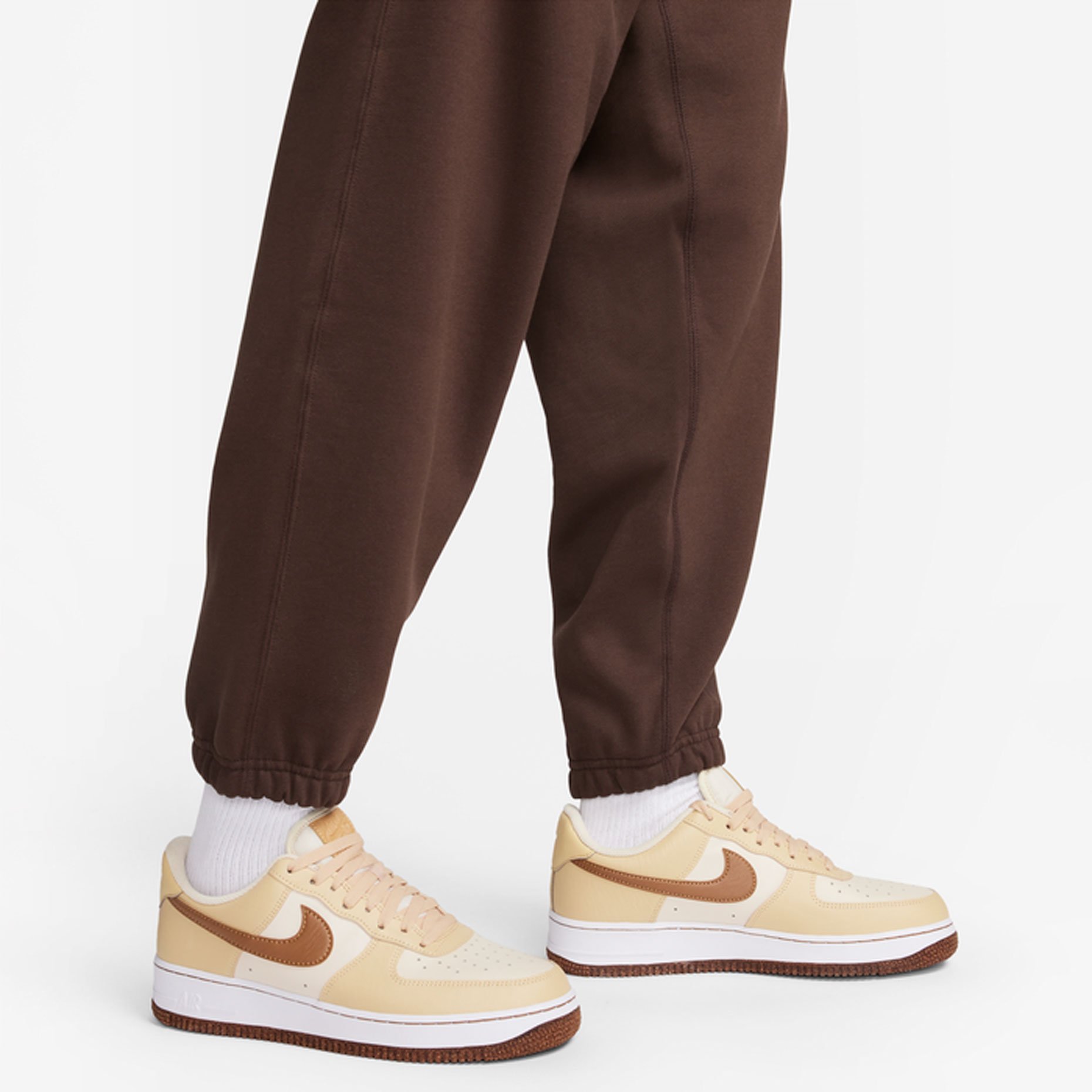 Nike suede sweatpants outlet