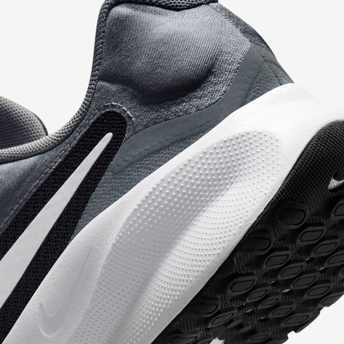 Nike Revolution 7 FB2207 007 Footballmania