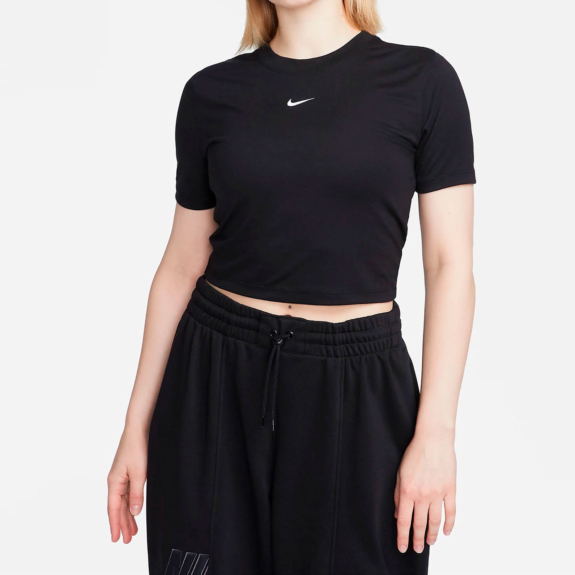 Nike Sportswear Essential Slim Cropped T Shirt FB2873 010 Footballmania