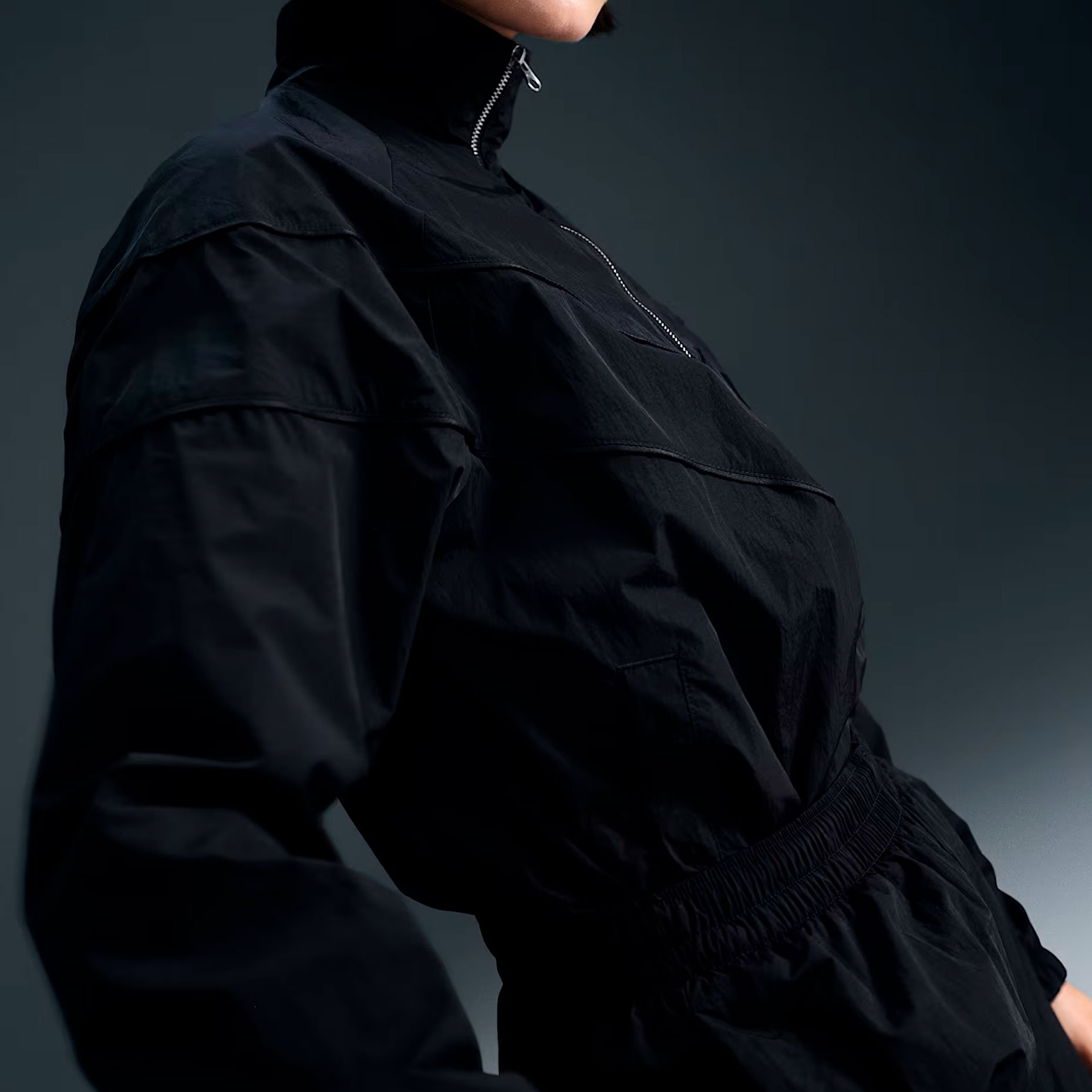 Куртка женская Nike Windrunner Loose  Woven Full-Zip Jacket Куртка женская Nike Windrunner Loose  Woven Full-Zip Jacket