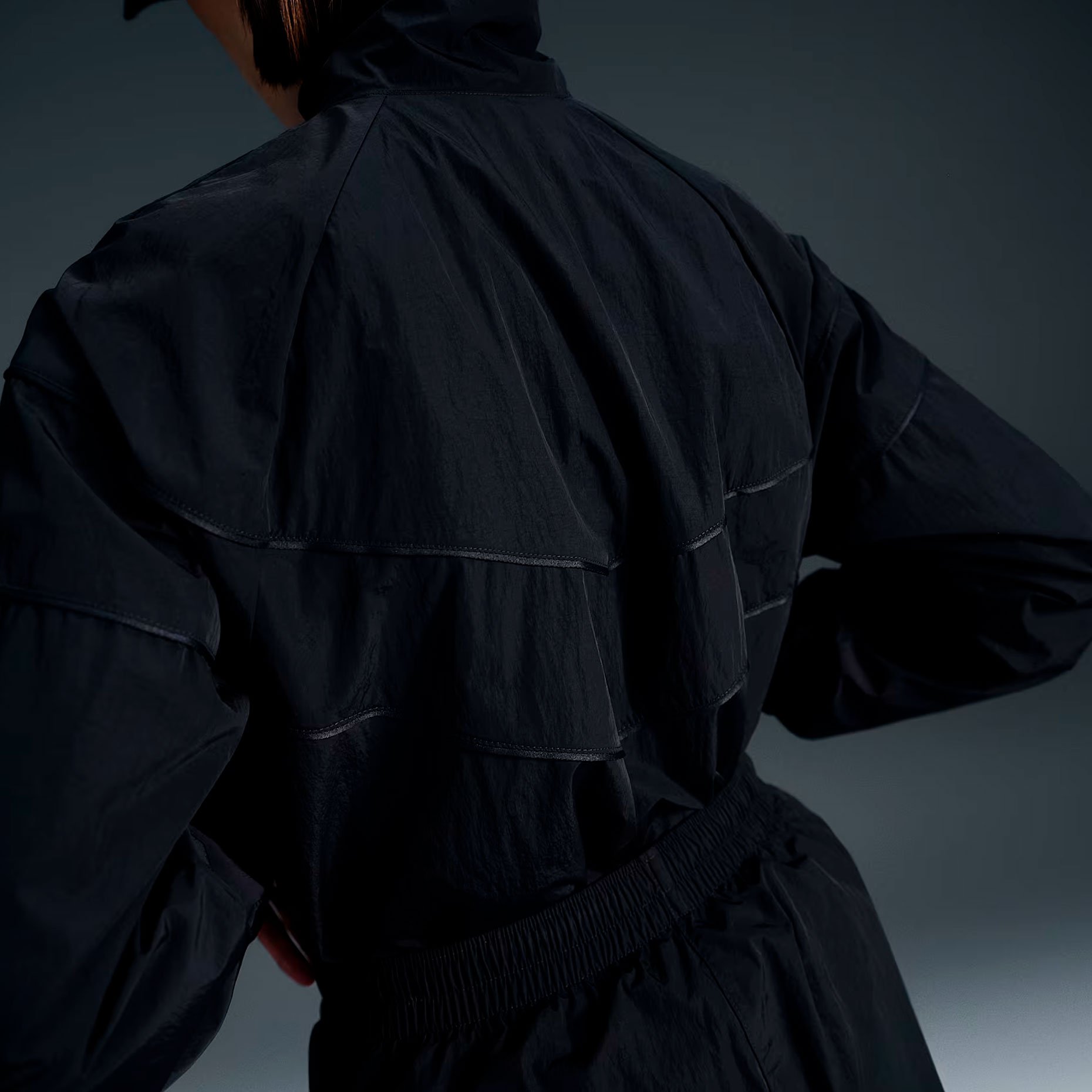 Куртка женская Nike Windrunner Loose  Woven Full-Zip Jacket Куртка женская Nike Windrunner Loose  Woven Full-Zip Jacket