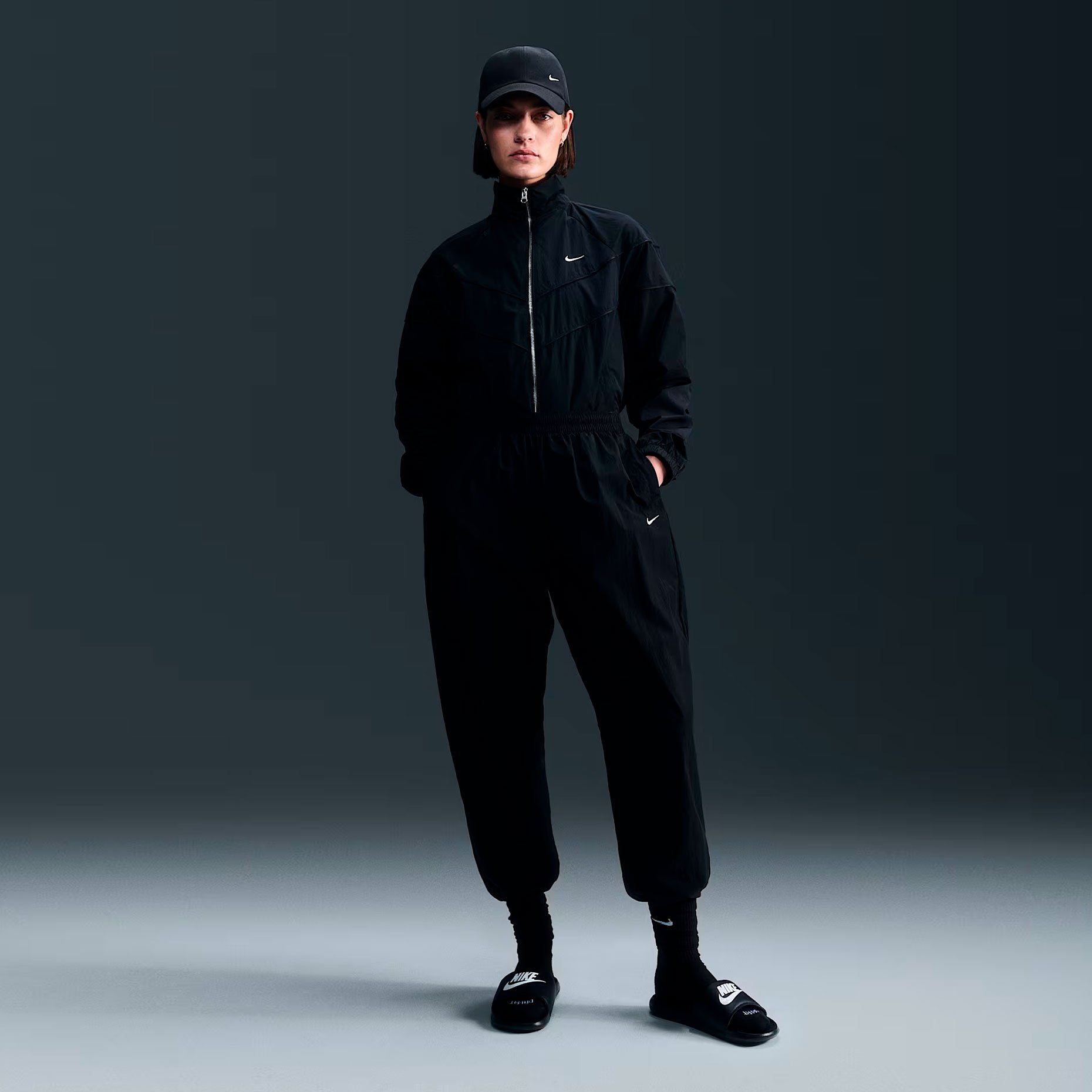 Куртка женская Nike Windrunner Loose  Woven Full-Zip Jacket Куртка женская Nike Windrunner Loose  Woven Full-Zip Jacket