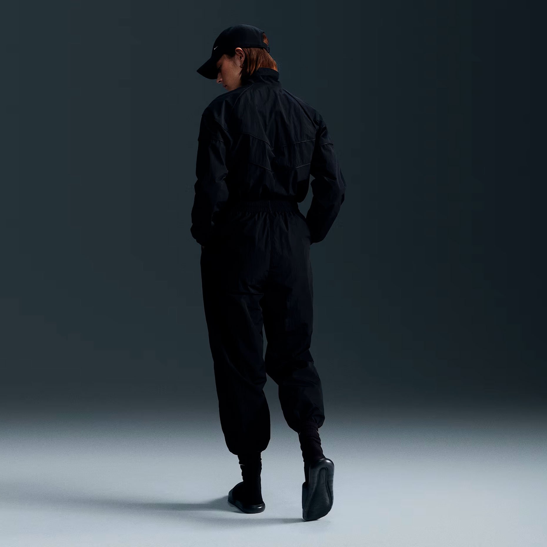 Куртка женская Nike Windrunner Loose  Woven Full-Zip Jacket Куртка женская Nike Windrunner Loose  Woven Full-Zip Jacket