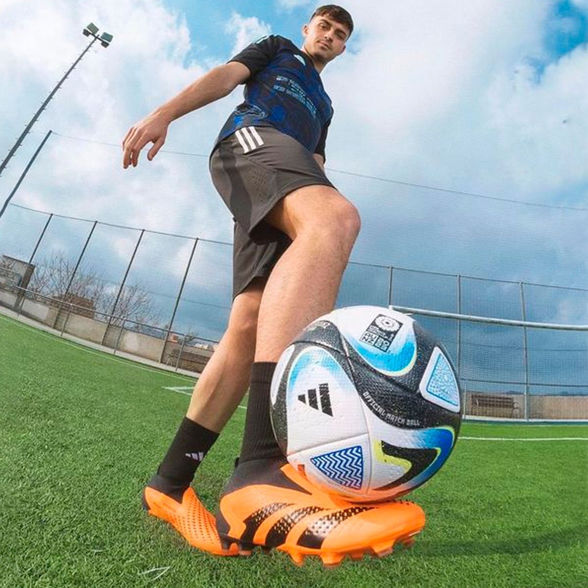 Мяч футбольный adidas Oceaunz Pro - Официальный мяч ЧМ по футболу среди женщин FIFA 2023
