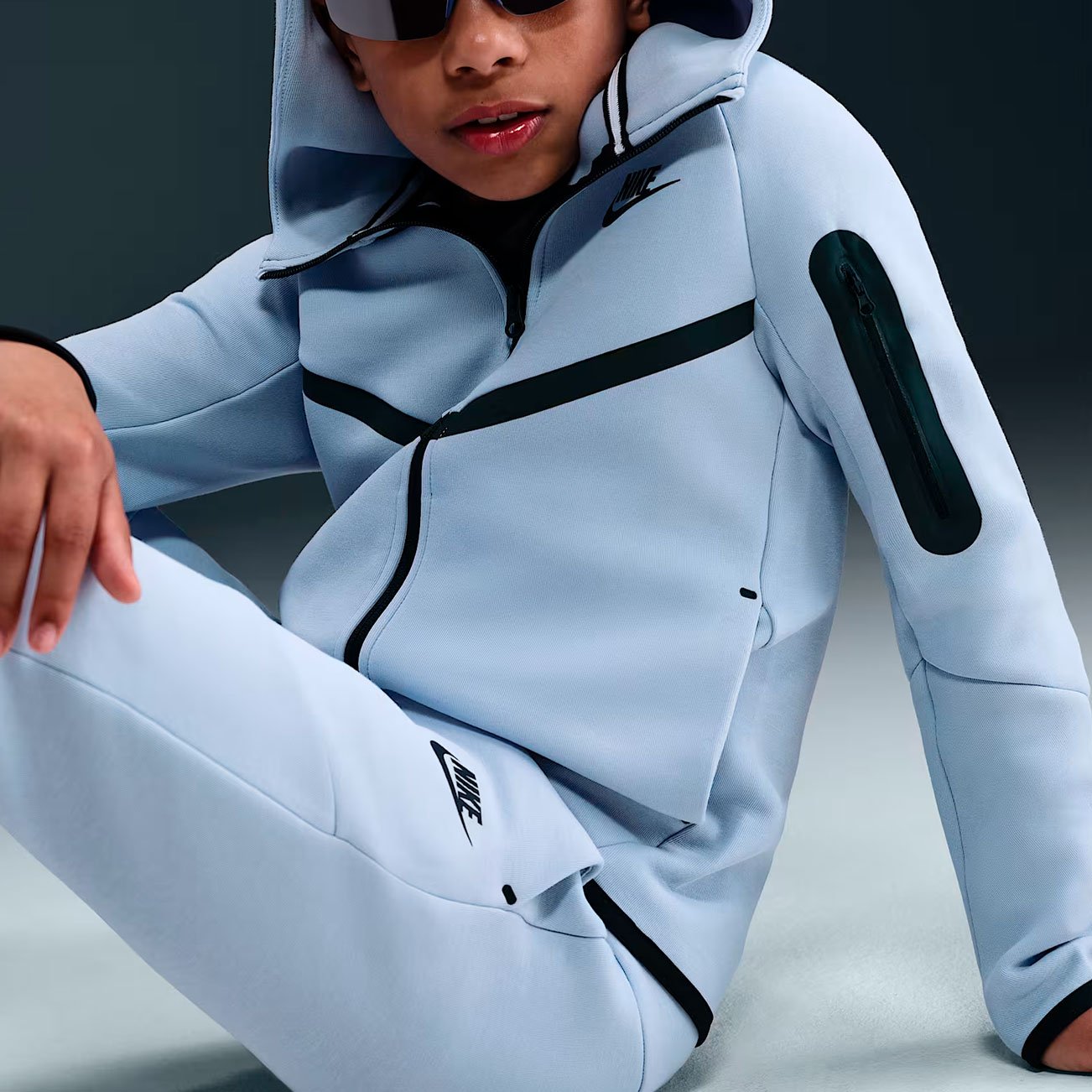 Толстовка детская Nike Tech Fleece Full-Zip Windrunner Hoodie Толстовка детская Nike Tech Fleece Full-Zip Windrunner Hoodie