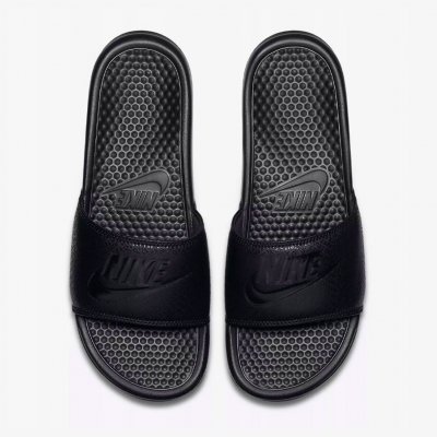 Сланцы Nike Benassi