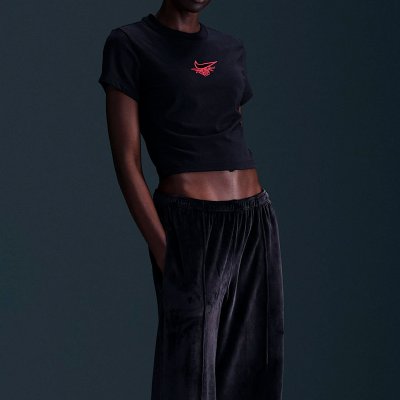 Футболка женская Nike Sportswear Chill Knit Tee
