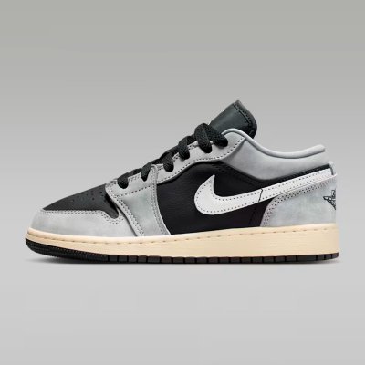 Кроссовки детские Nike Air Jordan 1 Low SE 'Light Smoke' Кроссовки детские Nike Air Jordan 1 Low SE 'Light Smoke'